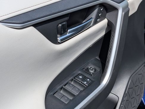 Used 2025 Toyota RAV4 Limited w/ Advanced Technology Package image 17