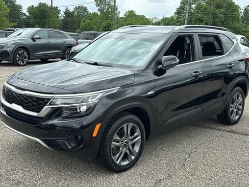 Used 2023 Kia Seltos S AWD/4WD image 2