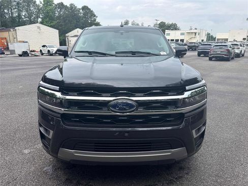 Used 2024 Ford Expedition Limited RWD image 3