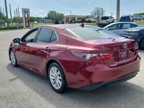 Used 2022 Toyota Camry LE FWD image 7