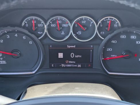 Used 2021 Chevrolet Tahoe Z71 w/ Luxury Package AWD/4WD image 22