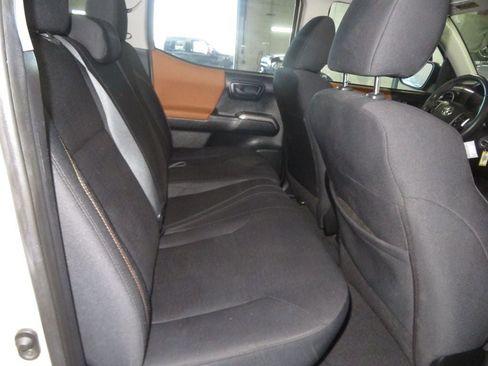 Used 2016 Toyota Tacoma SR5 w/ SR5 Appearance Package (SN) image 28