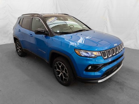 Used 2025 Jeep Compass Limited image 10