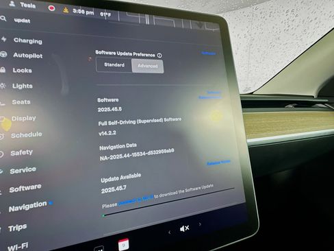 Used 2023 Tesla Model Y 2WD image 34