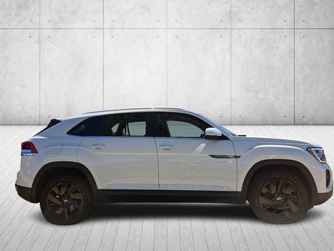 Used 2025 Volkswagen Atlas Cross Sport SE image 4