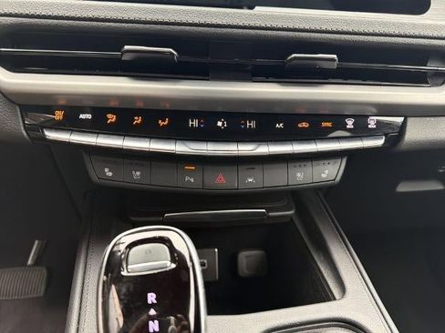 Used 2025 Cadillac XT4 Premium Luxury w/ Technology Package FWD image 33