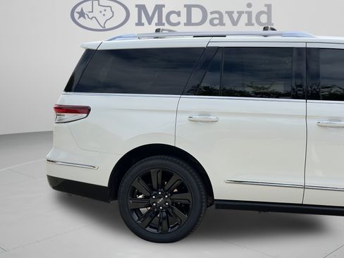 Certified 2024 Lincoln Navigator Reserve AWD/4WD image 32