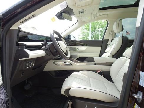 Used 2025 Lincoln Nautilus Black Label w/ Jet Appearance Package AWD/4WD image 9