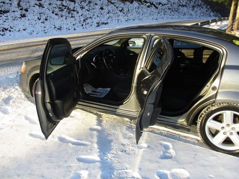 Used 2013 Dodge Avenger SE image 11