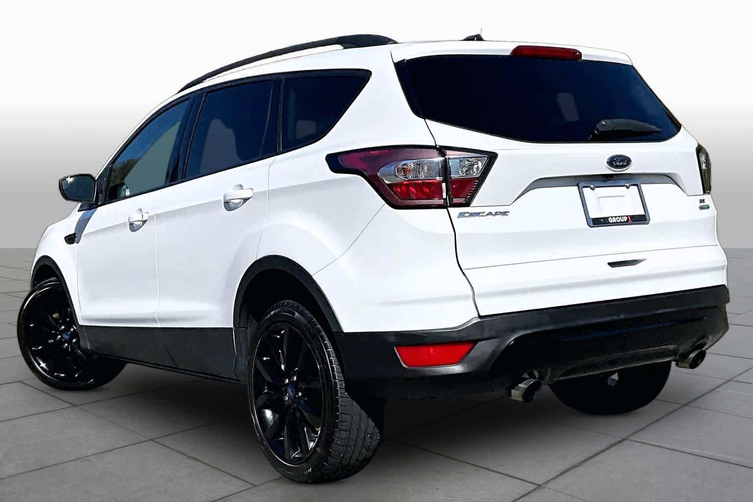 Used 2017 Ford Escape SE w/ SE Sport Appearance Package FWD image 12