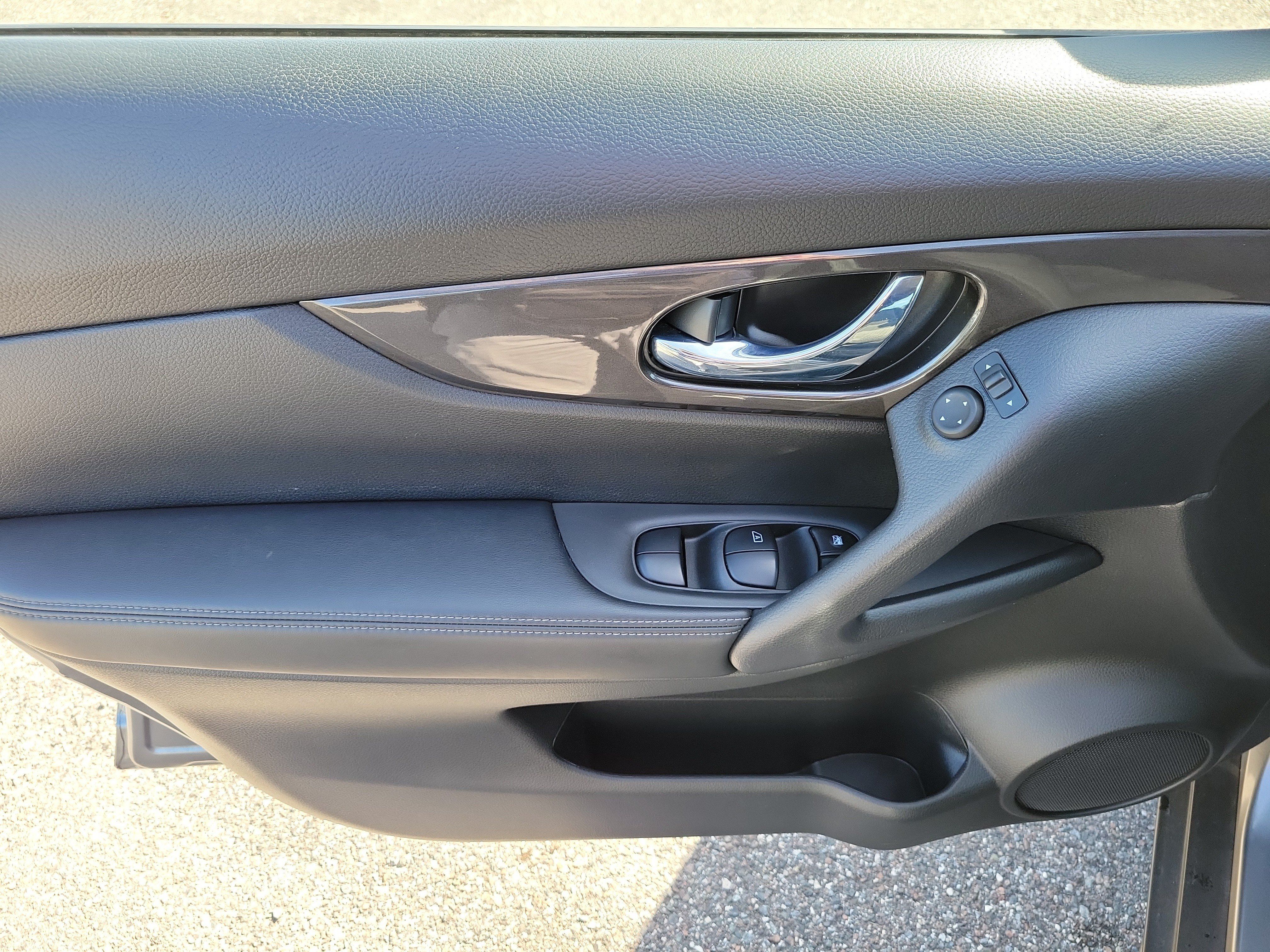 Used 2019 Nissan Rogue SV AWD/4WD image 19