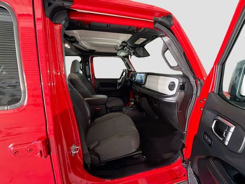 Used 2025 Jeep Wrangler Unlimited Sahara image 31