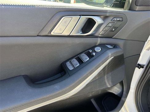 Used 2022 BMW X7 xDrive40i w/ Parking Assistance Package image 14