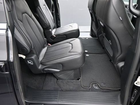 New 2026 Chrysler Pacifica Select image 37