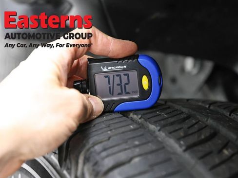 Used 2023 Jeep Wrangler Unlimited Sahara AWD/4WD image 28