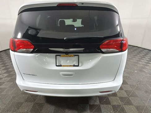 Used 2023 Chrysler Voyager LX FWD image 4