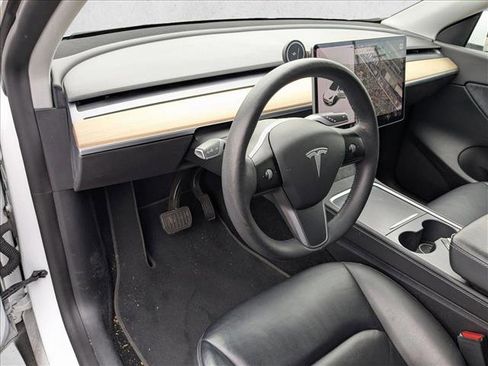 Used 2021 Tesla Model Y Long Range image 9