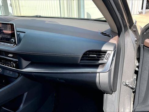 Certified 2023 Nissan Rogue SV image 17