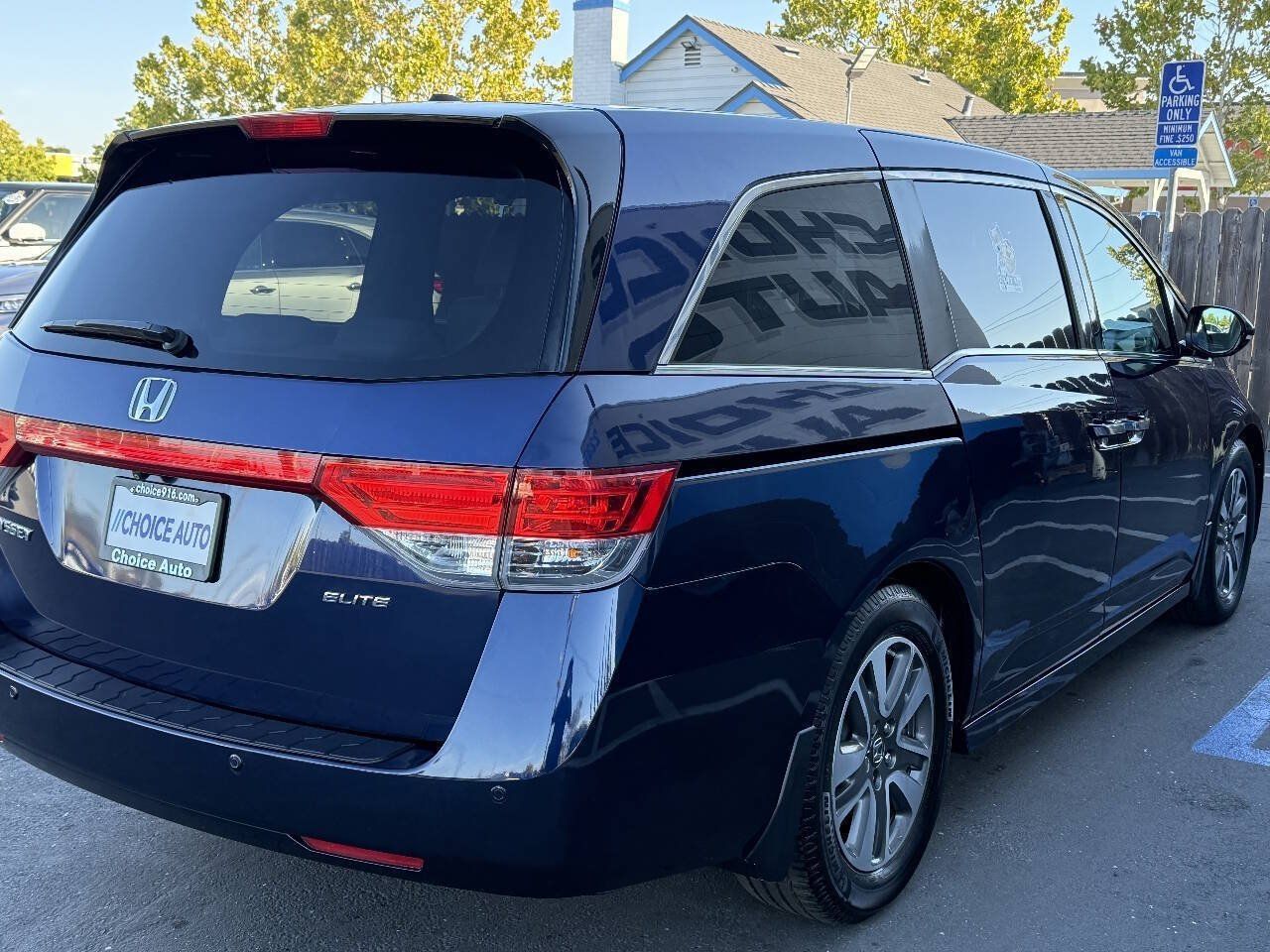 Used 2016 Honda Odyssey Touring Elite image 5