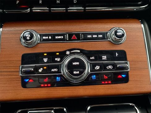 Used 2020 Lincoln Aviator Reserve w/ Equipment Group 202A image 17