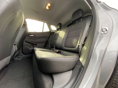 Used 2025 Chevrolet Trax LT w/ LT Convenience Package image 25