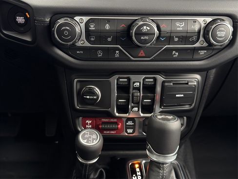 New 2025 Jeep Wrangler Unlimited Rubicon image 16