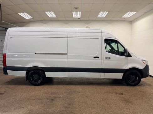 Used 2025 Mercedes-Benz Sprinter 2500 image 7