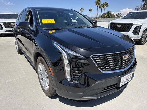 Used 2023 Cadillac XT4 Luxury FWD image 3