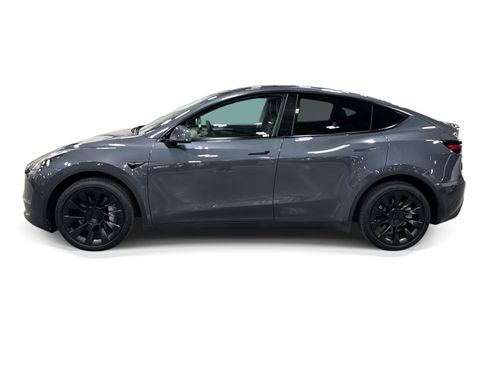 Certified 2023 Tesla Model Y Long Range AWD/4WD image 3