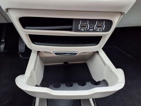 Used 2022 Chrysler Voyager LX image 28