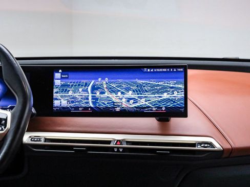 Used 2023 BMW iX xDrive50 w/ Sport Package image 15