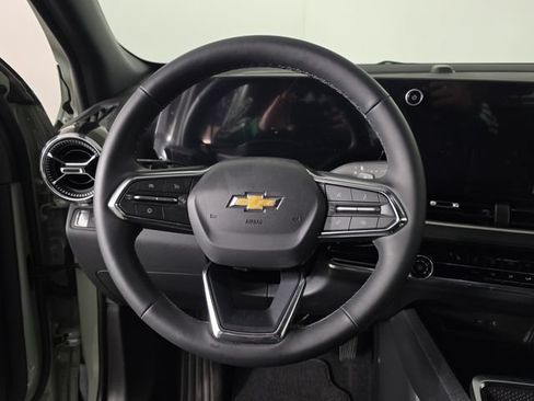 Used 2026 Chevrolet Equinox LT w/ Safety and Technology Package FWD image 12