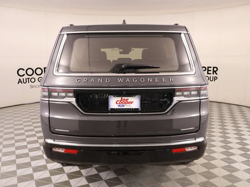 Used 2023 Jeep Grand Wagoneer Series III w/ HD Trailer Tow Package AWD/4WD image 24