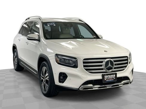 Used 2024 Mercedes-Benz GLB 250 4MATIC image 1