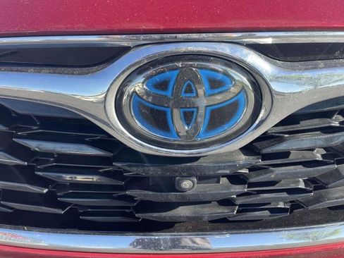 Used 2021 Toyota Highlander Platinum FWD image 3