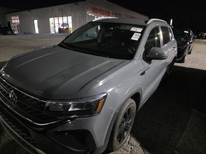 Used 2024 Volkswagen Taos SE w/ Black Wheel Package