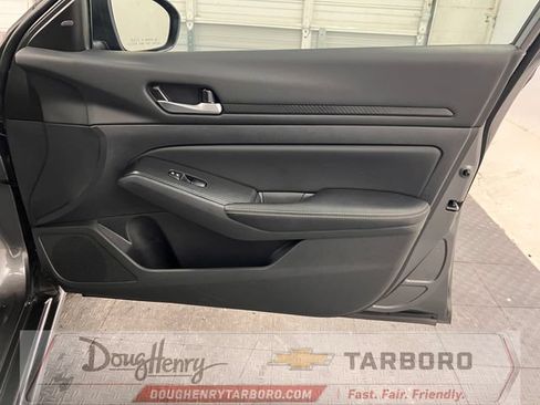 Used 2025 Nissan Altima 2.5 SV FWD image 40