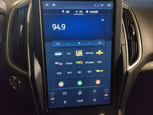 Used 2023 Ford Edge SE image 25