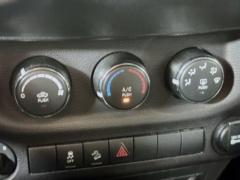 Used 2018 Jeep Wrangler Unlimited Sport w/ Quick Order Package 24W AWD/4WD image 16