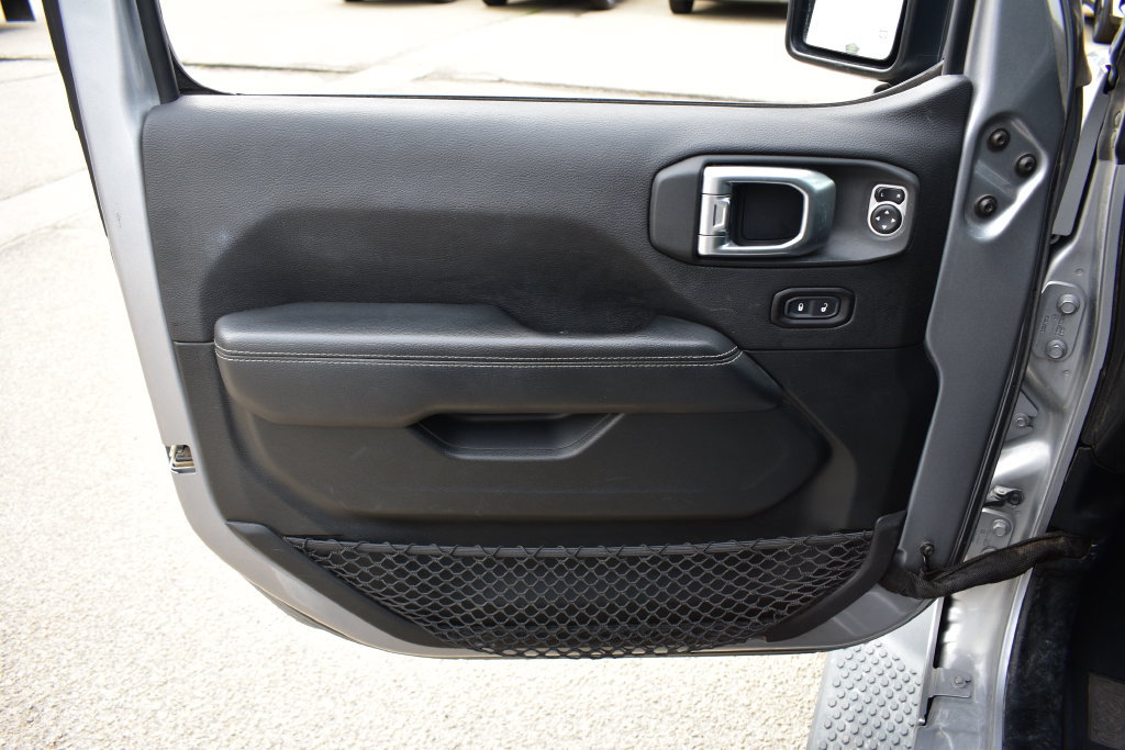 Used 2020 Jeep Wrangler Unlimited Sahara AWD/4WD image 16