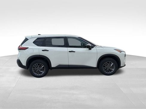 Used 2023 Nissan Rogue S image 17