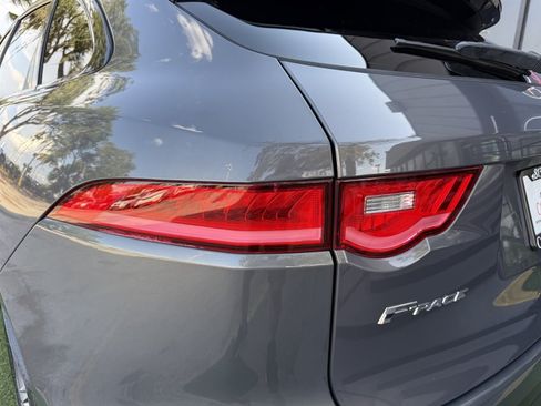Used 2017 Jaguar F-PACE Prestige AWD/4WD image 11
