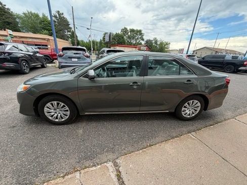 Used 2012 Toyota Camry LE FWD image 4