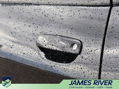 Used 2016 Dodge Challenger SRT Hellcat image 15