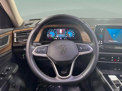 Used 2025 Volkswagen Atlas SE AWD/4WD image 15