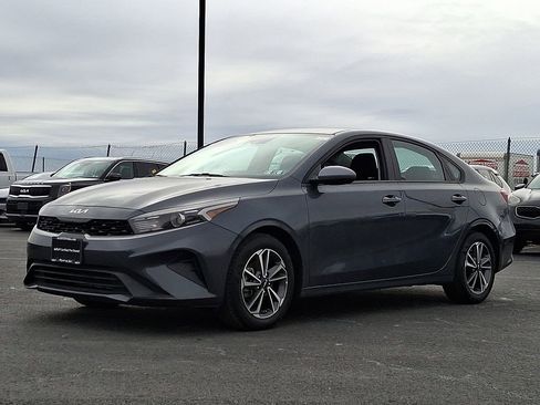 Certified 2023 Kia Forte LXS image 3