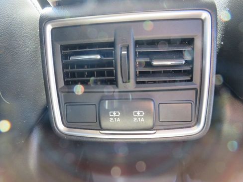 Used 2023 Subaru Forester Limited image 28