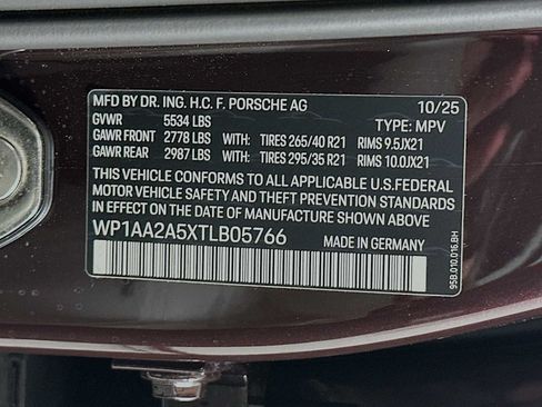 Certified 2026 Porsche Macan AWD/4WD image 33