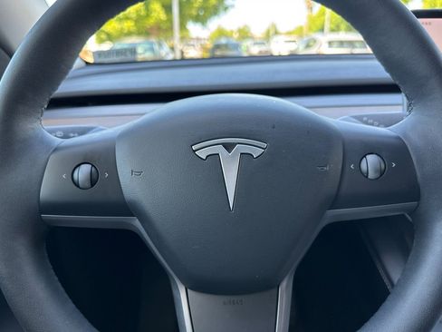 Used 2022 Tesla Model Y Long Range AWD/4WD image 35