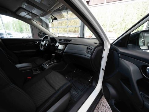 Used 2017 Nissan Rogue SV w/ SV Premium Package AWD/4WD image 26